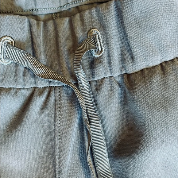 Lululemon On The Fly Wide Leg Woven Pants Size 8 in Sage Green. - Picture 4 of 11